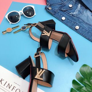 Giày sandal hai quai cao got vuông
