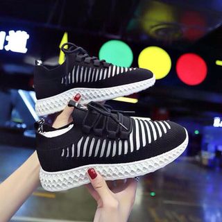 Giày bata vàng