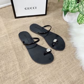Dép xỏ ngón đá