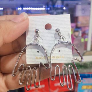 Bông tai bàn tay