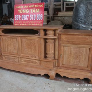 Kệ tivi cột trơn mẫu mới 2020 gỗ gõ đỏ