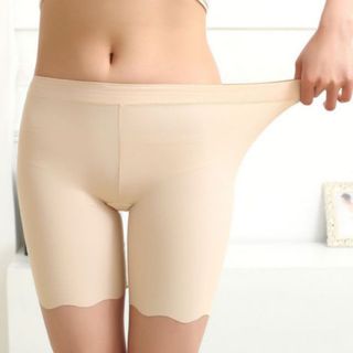 Quần lót đùi mạc trong váy