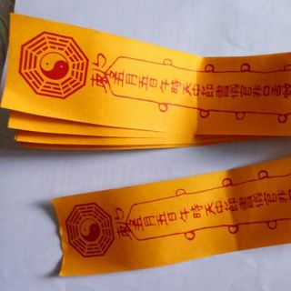 giấy dán trước cửa trừ tà khí vào nhà