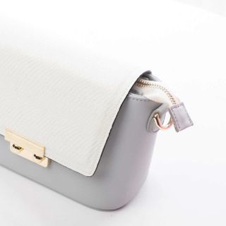 Túi đeo chéo quai da