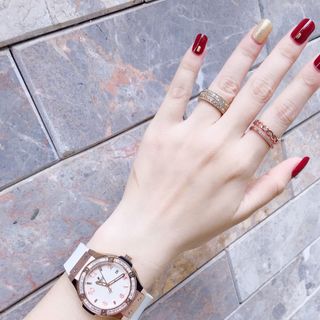Đồng hồ nữ Huplota