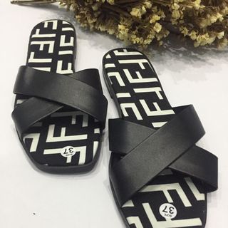 Dép lê đế Fendi quai chéo