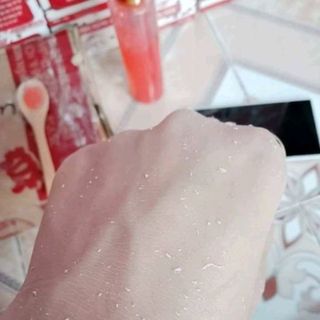 gel tẩy tế bào chết dâu tây