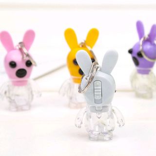 móc khóa có đèn sẵn pin