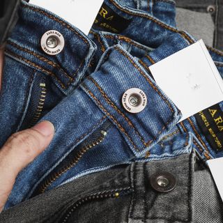Quần jeans nam zra rách và trơn