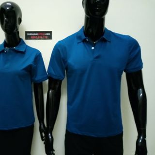 Áo thun cổ trụ màu xanh lông công