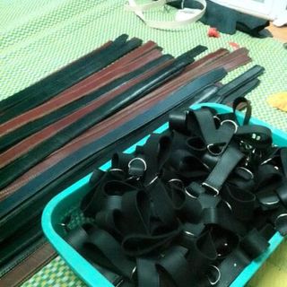 Xưởng sản xuất móc khoa da theo yêu cầu của khách hàng