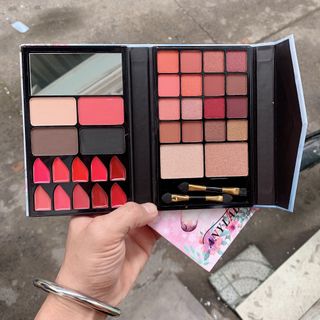 Phấn mắt bóp ngựa