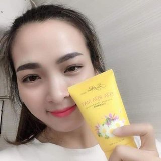 Sữa Rửa Mặt Cho Da Dầu Saffron Nano