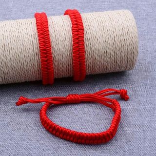 Vòng tay chỉ đỏ may mắn thắt nút thu hút tài lộc