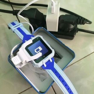 Đồng hồ định vị trẻ em cao cấp XT100