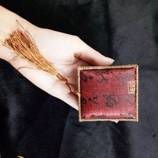 Hộp đựng vòng phong thủy