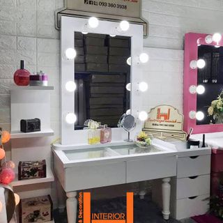 Bàn trang điểm gương led