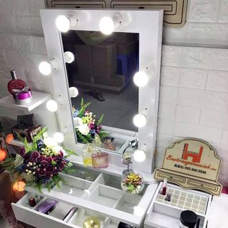 Bàn trang điểm gương led