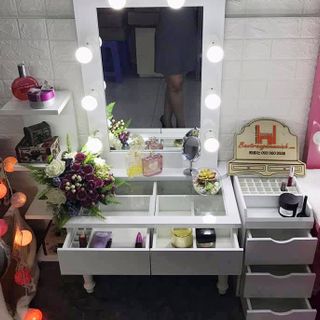 Bàn trang điểm gương led