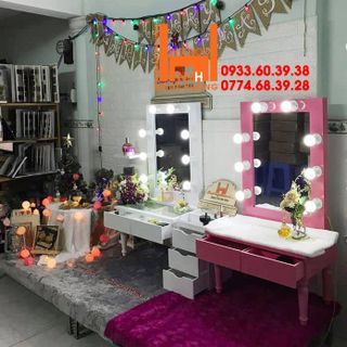 Bàn trang điểm gương led