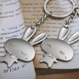 móc khóa cặp đôi giá sỉ 16k 1 cặp 2 cái khuyến mãi kèm 1 dây đỏ đeo tay kèm mặt đủ mẫu