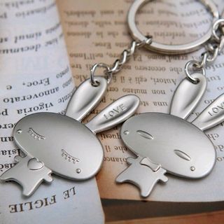 móc khóa cặp đôi giá sỉ 16k 1 cặp 2 cái khuyến mãi kèm 1 dây đỏ đeo tay kèm mặt đủ mẫu