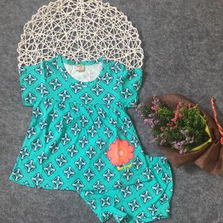 Bộ bé gái thêu đắp