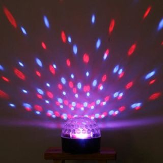 Đèn LED Quả Cầu Cảm Ứng Xoay Pha Lê 7 Màu Nháy Theo Nhạc