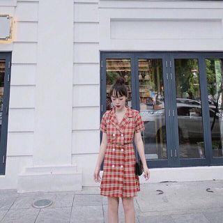 Đầm sọc caro đỏ cổ vest