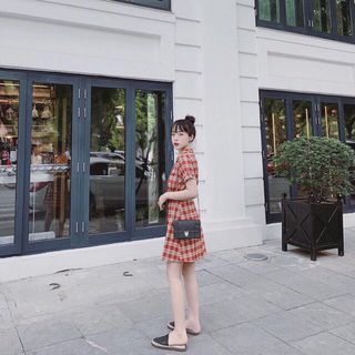 Đầm sọc caro đỏ cổ vest