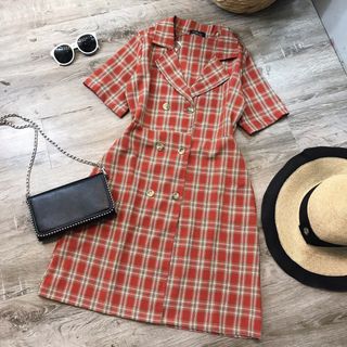 Đầm sọc caro đỏ cổ vest