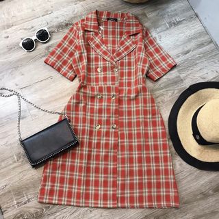 Đầm sọc caro đỏ cổ vest