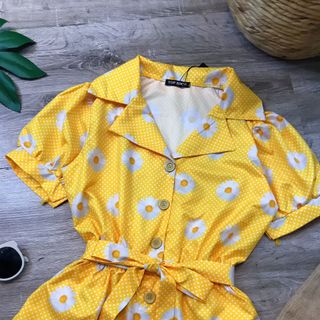Jum short hoa cúc màu vàng