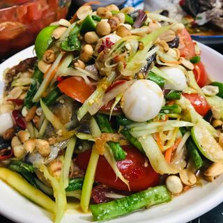Gỏi đu đủ ba khía thái lan