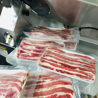 Ba chỉ bò Mỹ cao cấp thái mỏng xếp lớp