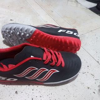 giày đá bóng sân cỏ nhân tạo