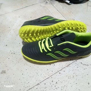 giày đá bóng sân cỏ nhân tạo