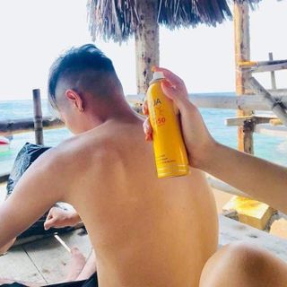 XỊT CHỐNG NẮNG MISLINE AQUA- SPF50- KHÔNG TRÔI