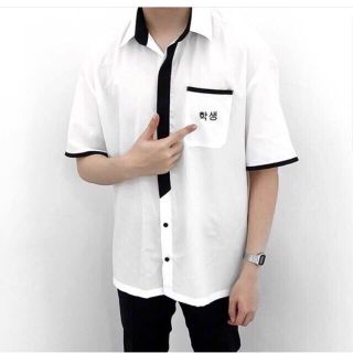Sơ mi trắng tay lỡ chữ hàn viền đen form unisex