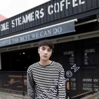 Áo Longtee xỏ ngón Đen/Trắng