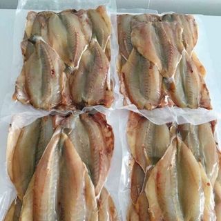 Cá cơm khô120k/kg cá đù 1 nắng170k/kg cá chỉ vàng190k/kg mực khô650k/kg