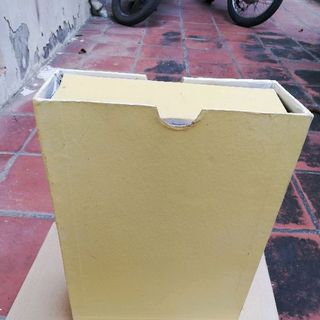 Hộp lưu trữ hồ sơ A4 đứng sơn vàng gáy 11cm