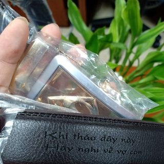 ví nam thắt lưng khắc chữ