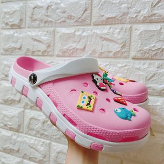 Crocs đế xen kẽ