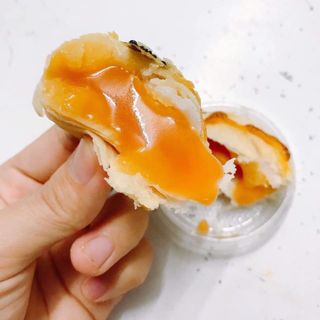 BÁNH TRỨNG MUỐI TAN CHẢY đen