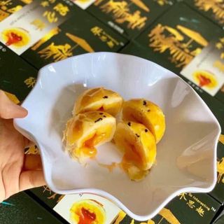 BÁNH TRỨNG MUỐI TAN CHẢY đen