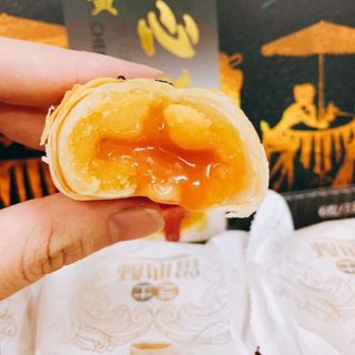 BÁNH TRỨNG MUỐI TAN CHẢY đen
