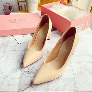 Giày cao gót đế cách điệu
