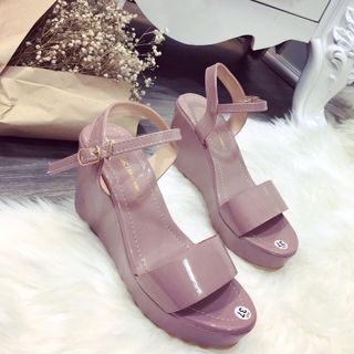 Giày sandal xuồng