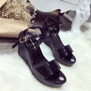 Giày sandal xuồng